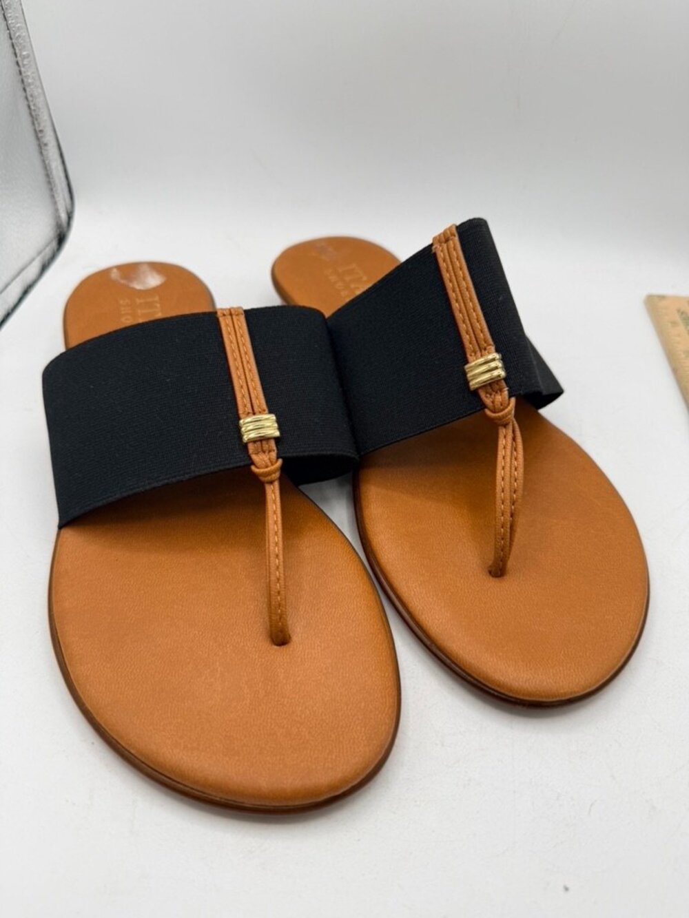 Italian Shoemakers Black Stretch Thong Sandals Size 7.5 Made in Italy Comfort Sl